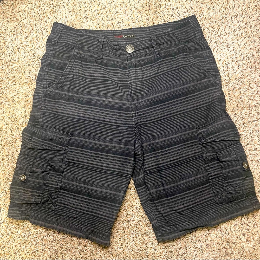 GUESS men’s cargo style shorts gray and black stripes size 32